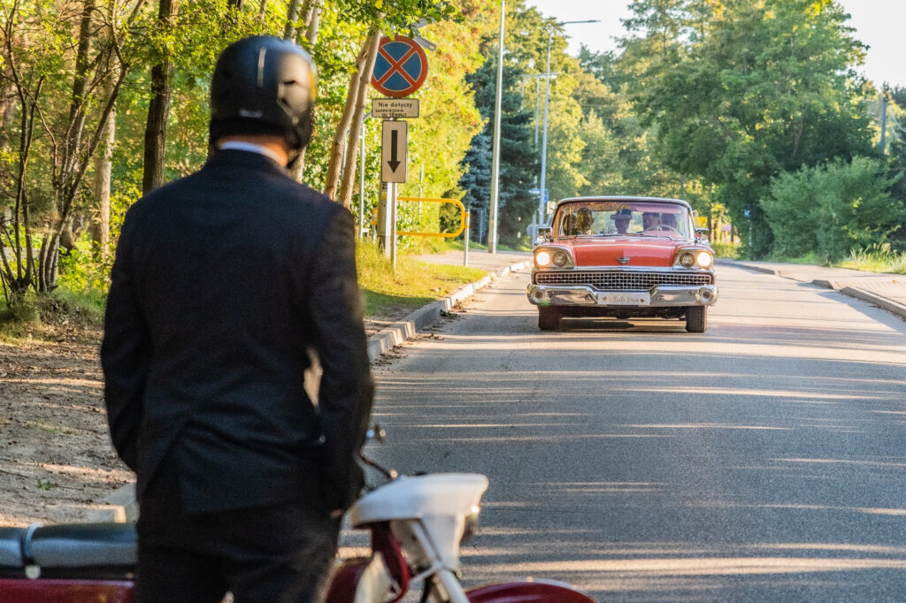 Samochód na wesele w stylu vintage i retro ślub